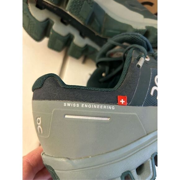 On Cloud waterproof Swiss engineered size 6 green - Picture 6 of 8